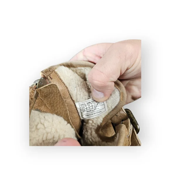 UGG Shearling Lined Buckle Boots Womens 8.5 Tan Suede Motorcycle Engineer - Picture 6 of 6